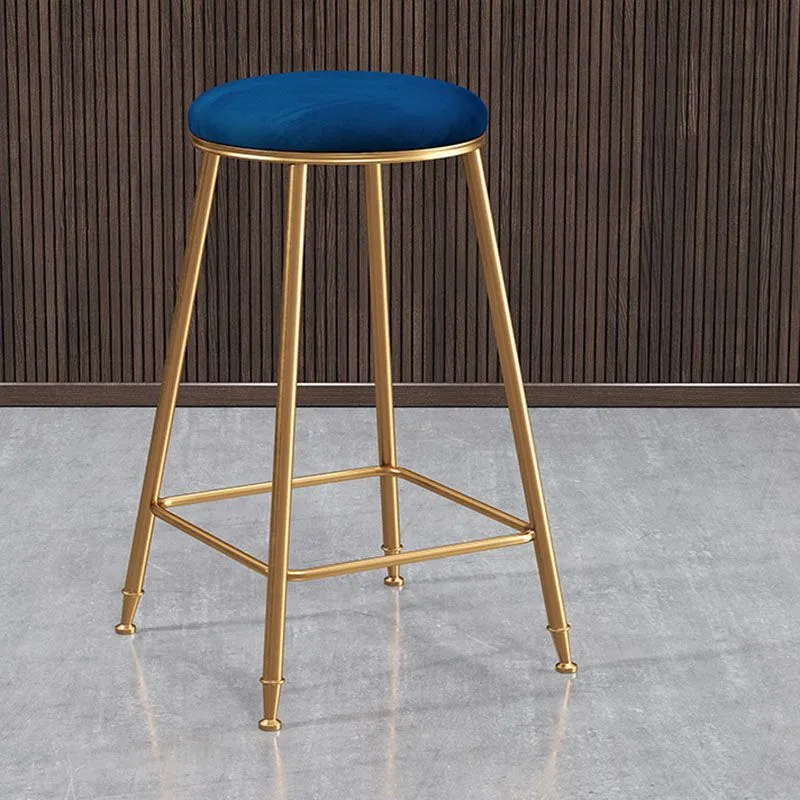 Sgabelli da bar impilabili senza schienale dal design nordico per la casa Sgabelli da bar imbottiti con gambe metallo Clea...
