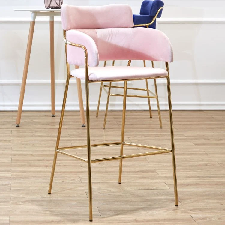Sgabelli da bar scandinavi con sedile avvolgente Sgabello da bar con braccioli tessuto con 4 gambe dorate Clearhalo