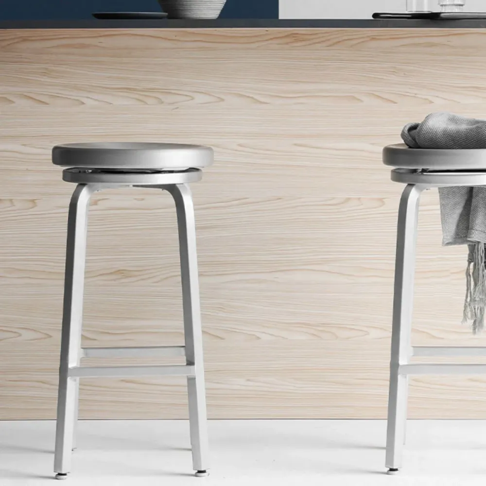 Sgabello da bancone contemporaneo senza schienale metallo color argento per uso domestico Clearhalo