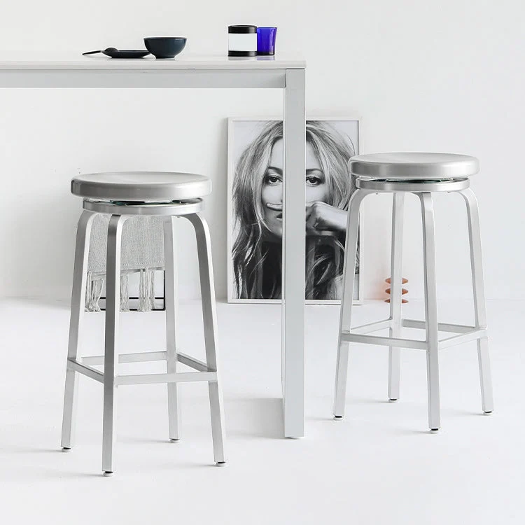 Sgabello da bancone contemporaneo senza schienale metallo color argento per uso domestico Clearhalo