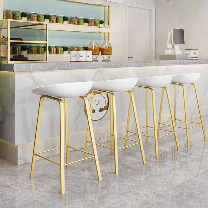 Sgabello da bancone moderno con schienale Sgabello da bar ferro con sedile acrilico e pedale per negozio di tè al latte Cl...