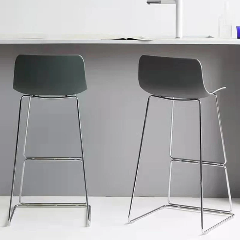 Sgabello da bancone scandinavo con schienale basso plastica senza braccioli Clearhalo