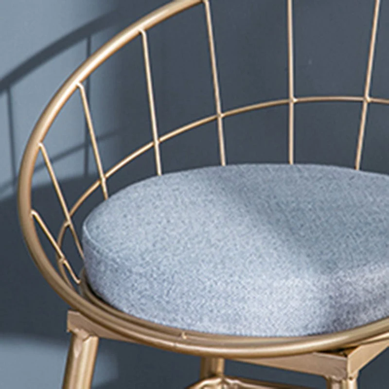 Sgabello da bancone secchiello dal design scandinavo per la casa. Sgabelli da bar imbottiti con base metallo Clearhalo