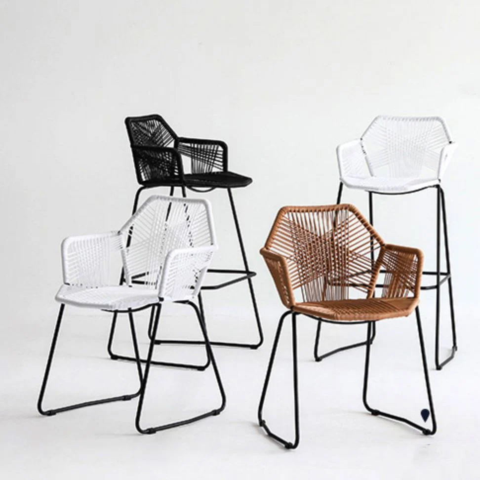 Sgabello da bar con braccioli e schienale basso vimini stile moderno con gambe metallo Clearhalo