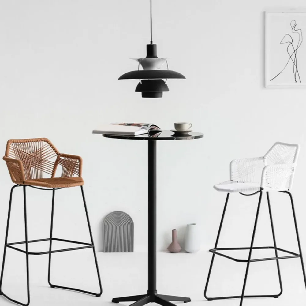 Sgabello da bar con braccioli e schienale basso vimini stile moderno con gambe metallo Clearhalo