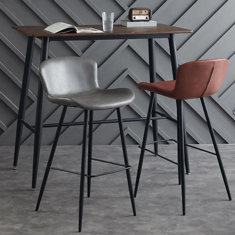 Sgabello da bar con poggiapiedi pelle Scandinavian Home e finitura opaca Clearhalo