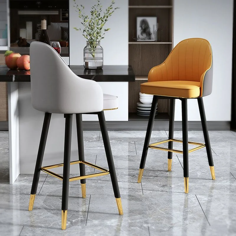 Sgabello da bar girevole scandinavo con bracciolo Sgabello pelle con finitura opaca Clearhalo