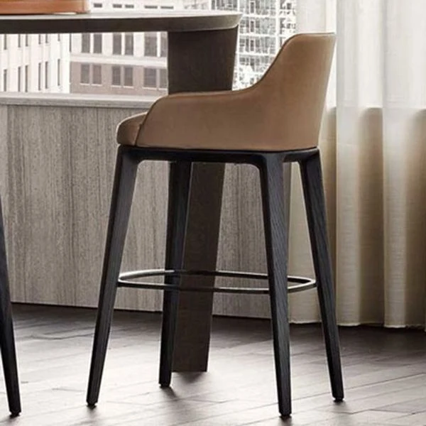 Sgabello da bar imbottito ecopelle con gambe legno massello per la casa Clearhalo