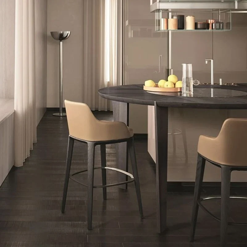 Sgabello da bar imbottito ecopelle con gambe legno massello per la casa Clearhalo