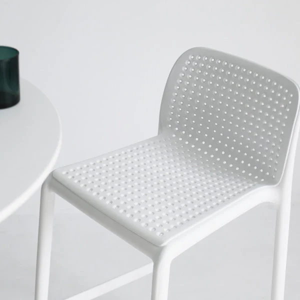Sgabello da bar industriale con schienale basso plastica Sgabello da bar impilabile senza braccioli Clearhalo