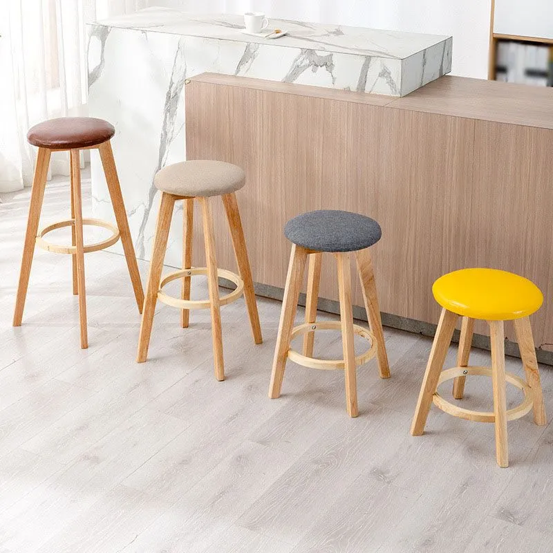 Sgabello da bar legno massello scandinavo con finitura opaca. Sgabello poggiapiedi per ristorante Clearhalo