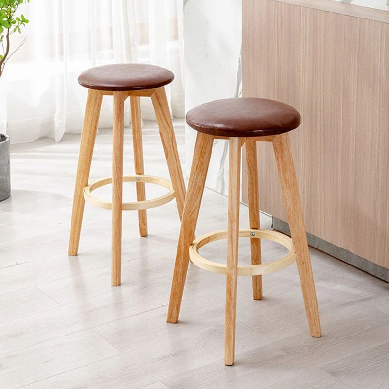 Sgabello da bar legno massello scandinavo con finitura opaca. Sgabello poggiapiedi per ristorante Clearhalo