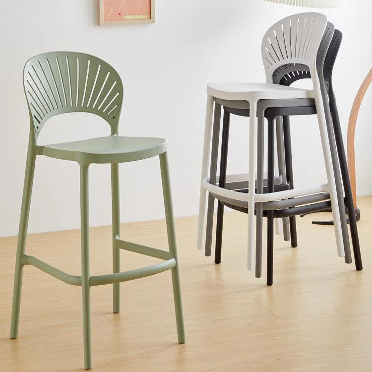 Sgabello da bar moderno con schienale basso, poggiapiedi plastica, sgabello da bancone impilabile Clearhalo