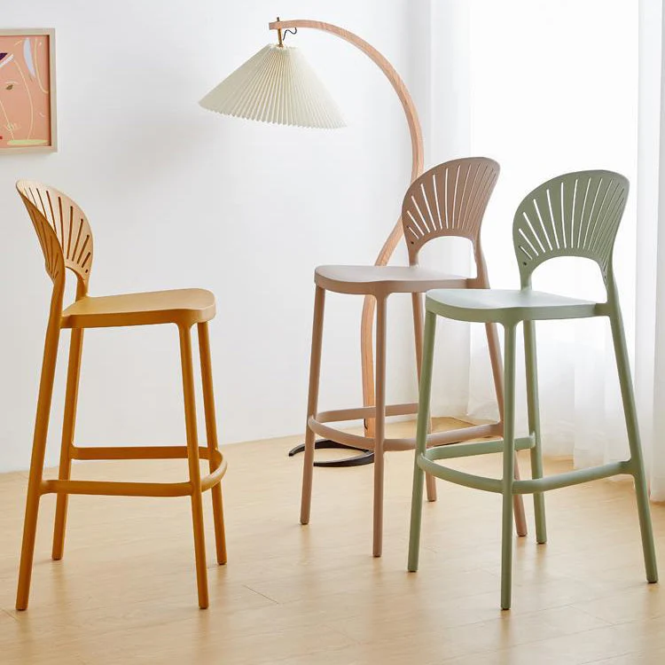 Sgabello da bar moderno con schienale basso, poggiapiedi plastica, sgabello da bancone impilabile Clearhalo