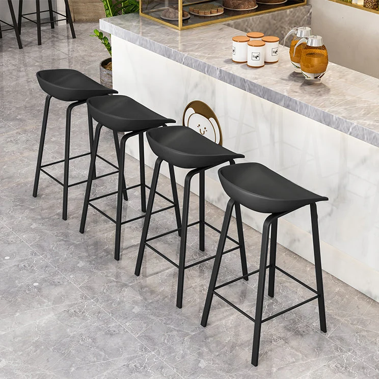 Sgabello da bar moderno con schienale senza braccioli, ferro, con sedile acrilico Clearhalo