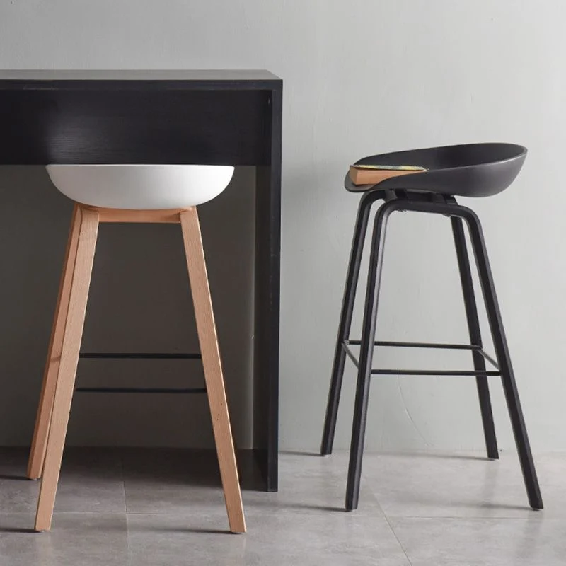 Sgabello da bar moderno faggio con schienale secchiello, sgabello ad altezza bancone con sedile plastica Clearhalo