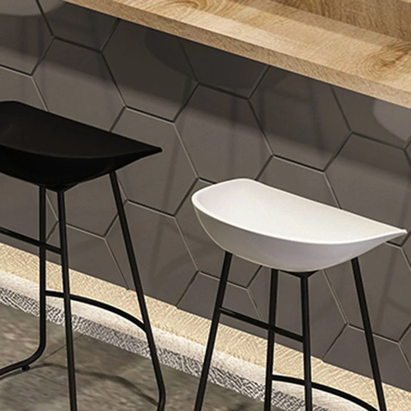 Sgabello da bar moderno ferro con finitura opaca, poggiapiedi, sgabello da tè al latte Clearhalo