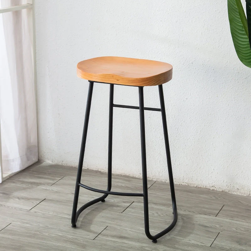 Sgabello da bar moderno legno massello senza schienale con finitura opaca. Sgabello per interni Clearhalo