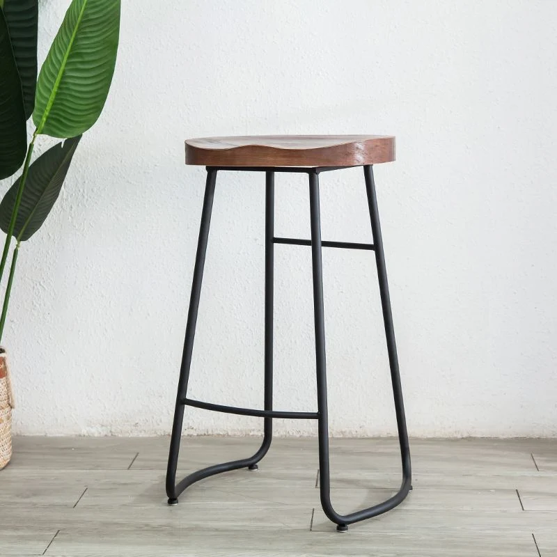 Sgabello da bar moderno legno massello senza schienale con finitura opaca. Sgabello per interni Clearhalo