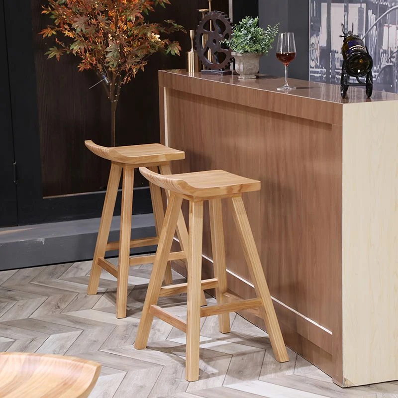 Sgabello da bar moderno per interni con poggiapiedi Sgabello da bar e bancone legno massello colore naturale Clearhalo