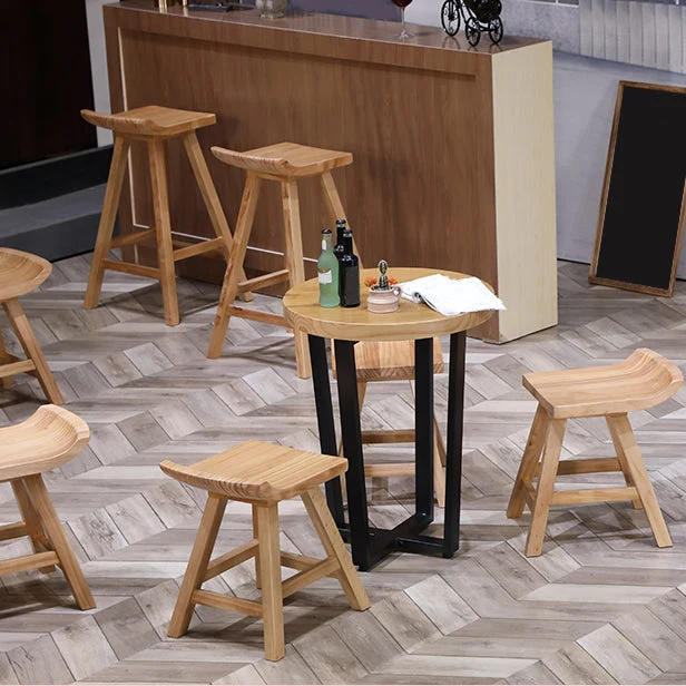 Sgabello da bar moderno per interni con poggiapiedi Sgabello da bar e bancone legno massello colore naturale Clearhalo