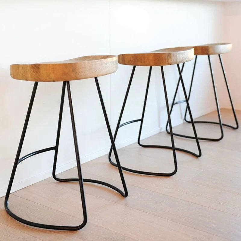 Sgabello da bar moderno senza schienale e senza braccioli, ferro, con sedile e pedale legno Clearhalo