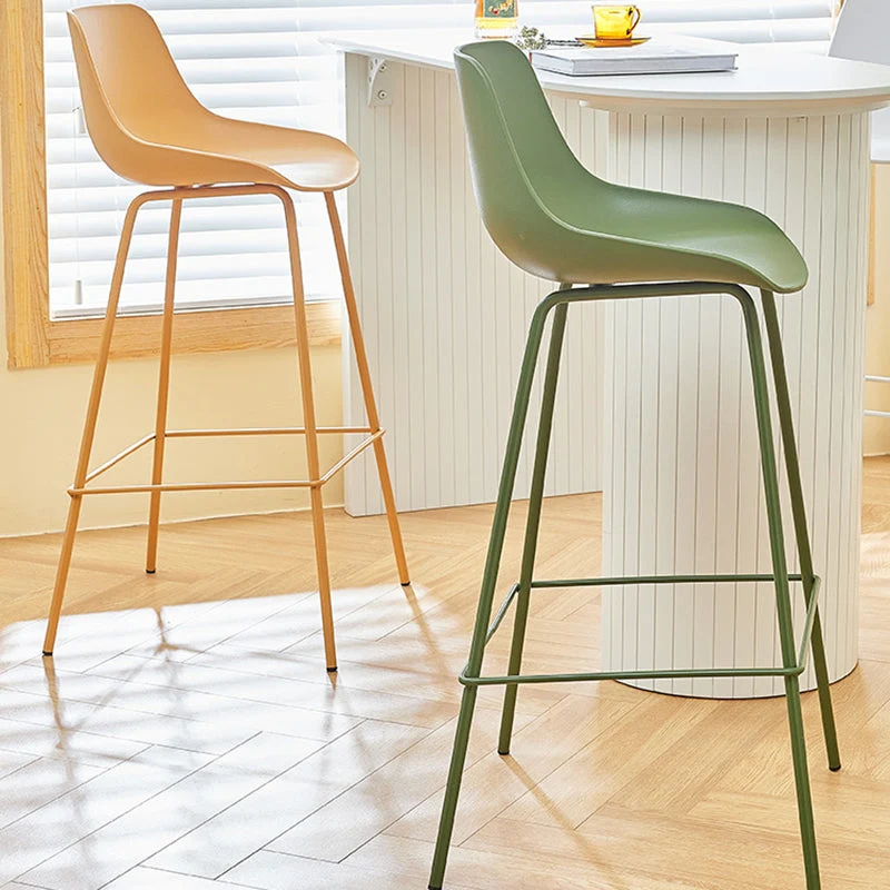 Sgabello da bar moderno Sgabello da bar da bancone plastica con gambe metallo per la casa Clearhalo
