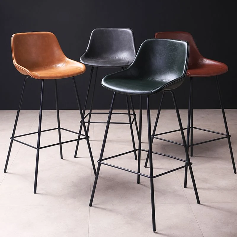 Sgabello da bar per interni ecopelle con gambe industriali metallo e poggiapiedi Clearhalo