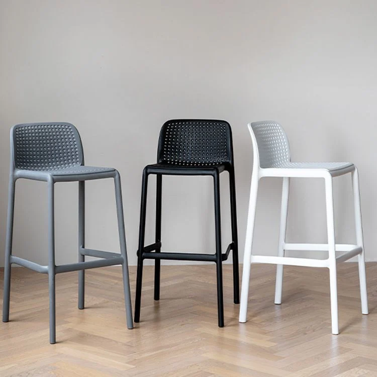 Sgabello da bar quadrato stile moderno con schienale basso e gambe plastica Clearhalo