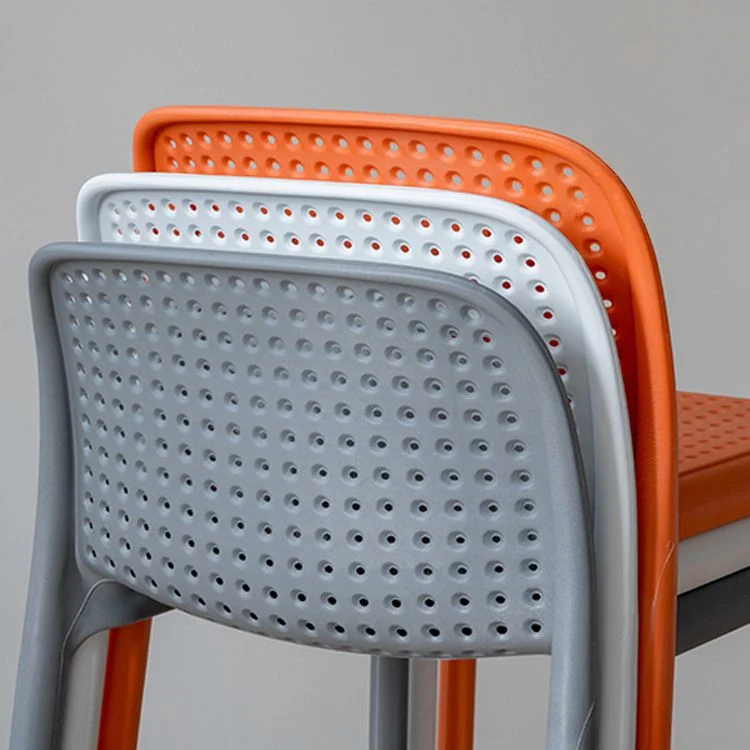 Sgabello da bar quadrato stile moderno con schienale basso e gambe plastica Clearhalo