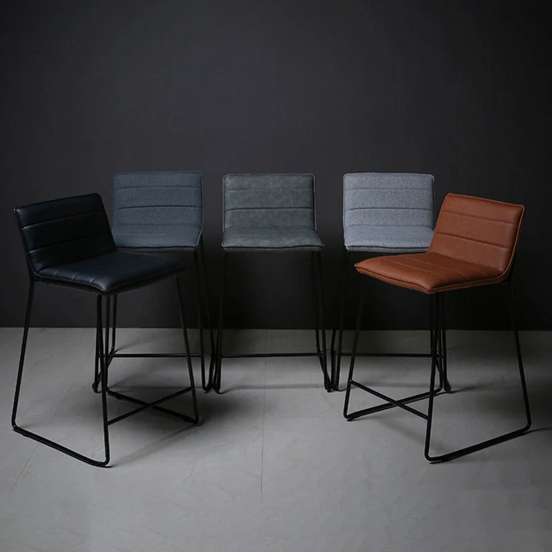 Sgabello da bar scandinavo con base ferro nero Sgabelli da bar tessuto ed ecopelle Clearhalo