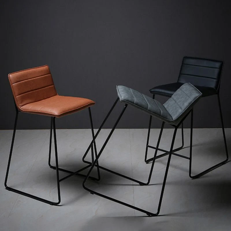 Sgabello da bar scandinavo con base ferro nero Sgabelli da bar tessuto ed ecopelle Clearhalo