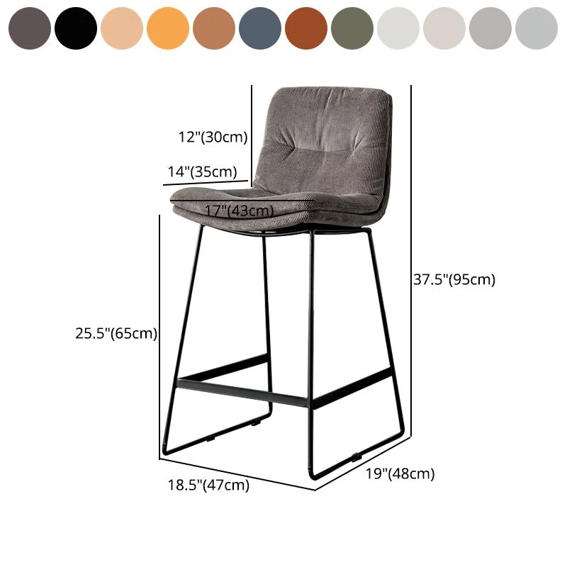 Sgabello da bar scandinavo imbottito con schienale basso e finitura opaca Clearhalo