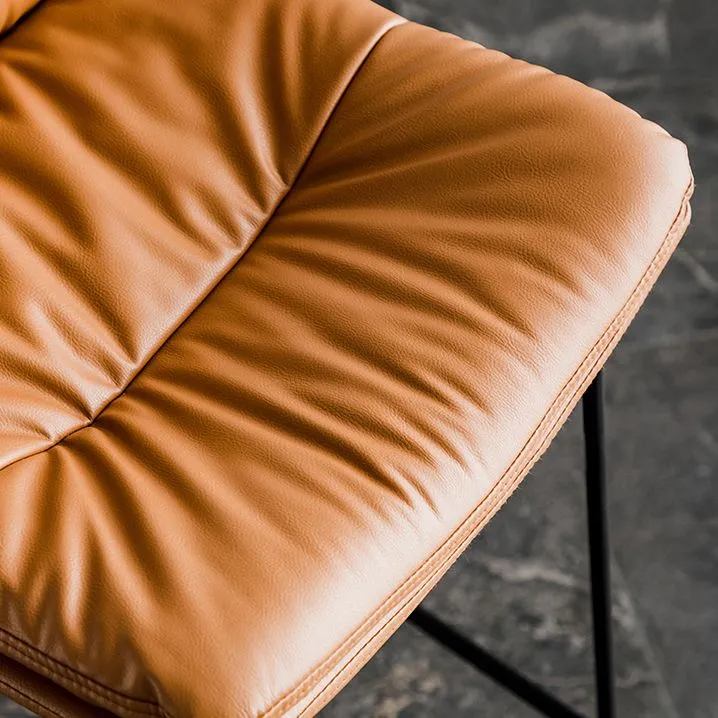 Sgabello da bar scandinavo imbottito con schienale basso e finitura opaca Clearhalo