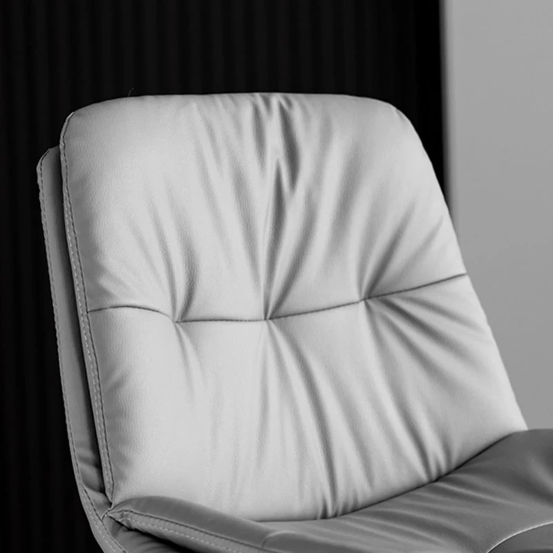 Sgabello da bar scandinavo metallo e ecopelle con base cromata con finitura opaca Clearhalo