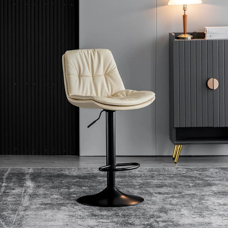 Sgabello da bar scandinavo metallo e ecopelle con base cromata con finitura opaca Clearhalo