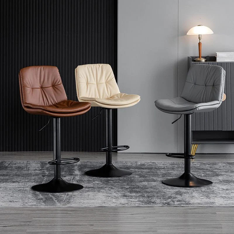 Sgabello da bar scandinavo metallo e ecopelle con base cromata con finitura opaca Clearhalo