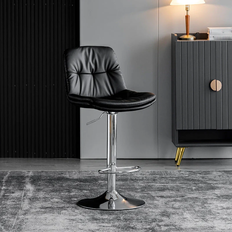 Sgabello da bar scandinavo metallo e ecopelle con base cromata con finitura opaca Clearhalo