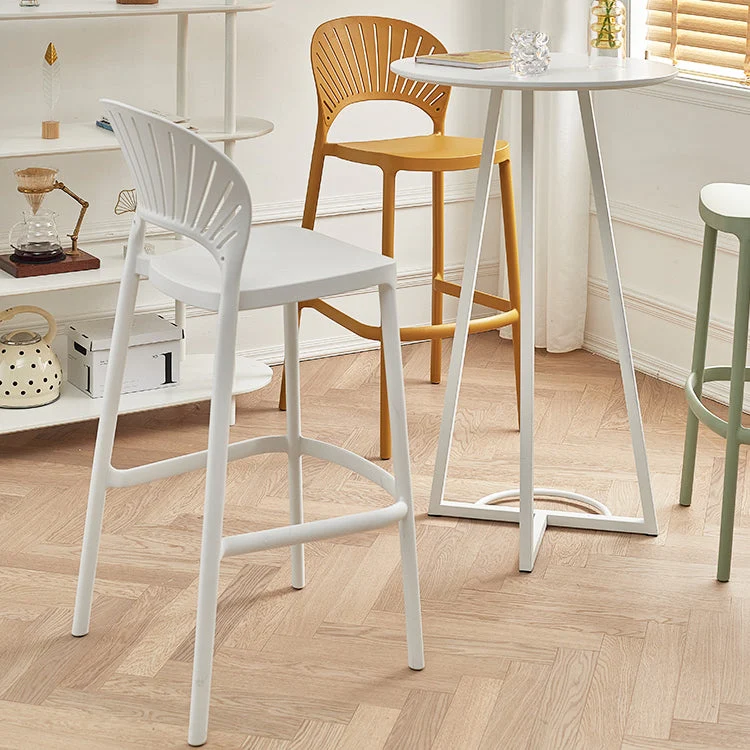 Sgabello da bar scandinavo plastica con finitura opaca Milk Tea Shop Sgabello con schienale completo Clearhalo
