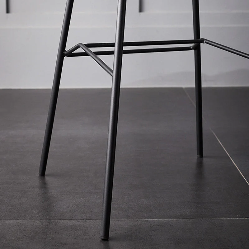 Sgabello da bar stile moderno con sedile avvolgente, sgabello da bar con gambe metallo per la casa Clearhalo