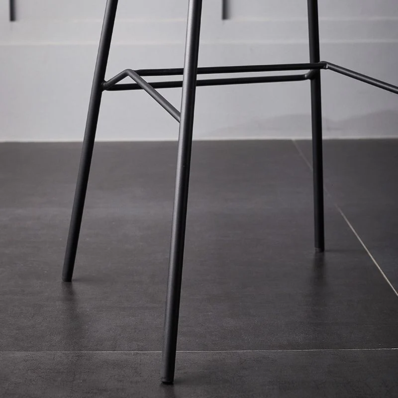 Sgabello da bar stile moderno con sedile avvolgente, sgabello da bar con gambe metallo per la casa Clearhalo
