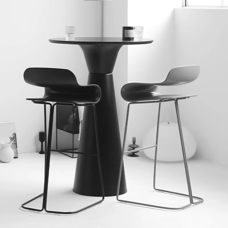 Sgabello da bar stile moderno Sgabello da bar plastica con gambe metallo per la casa Clearhalo