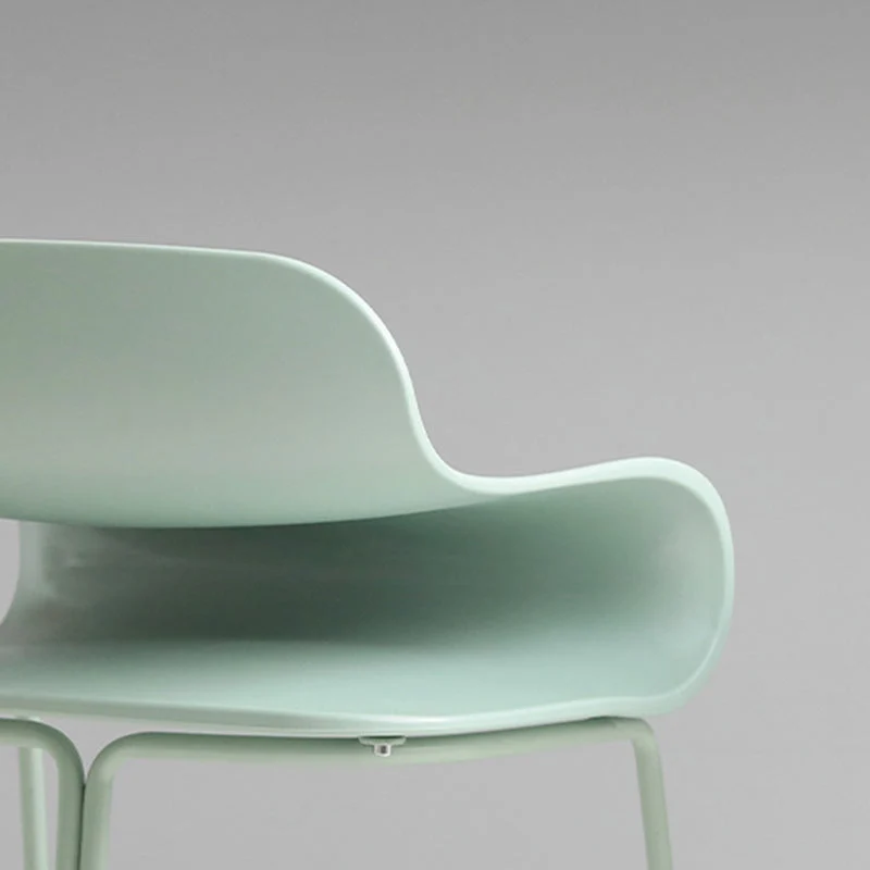 Sgabello da bar stile moderno Sgabello da bar plastica con gambe metallo per la casa Clearhalo
