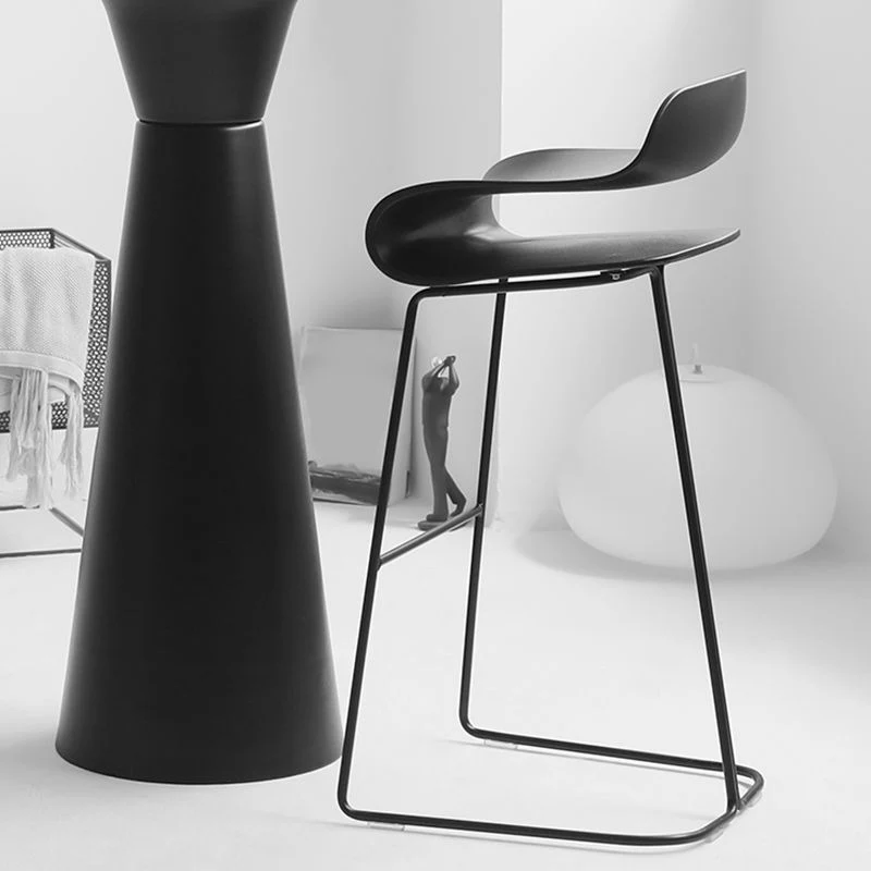 Sgabello da bar stile moderno Sgabello da bar plastica con gambe metallo per la casa Clearhalo