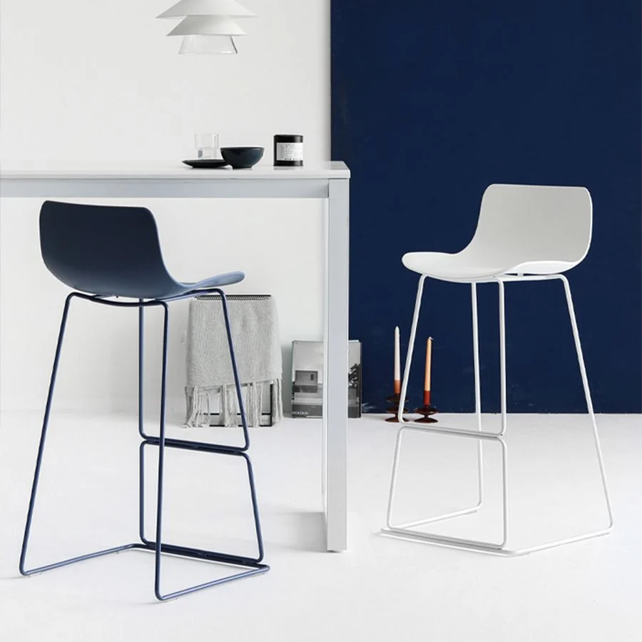 Sgabello da bar stile moderno Sgabello da bar plastica con gambe metallo per cucina Clearhalo