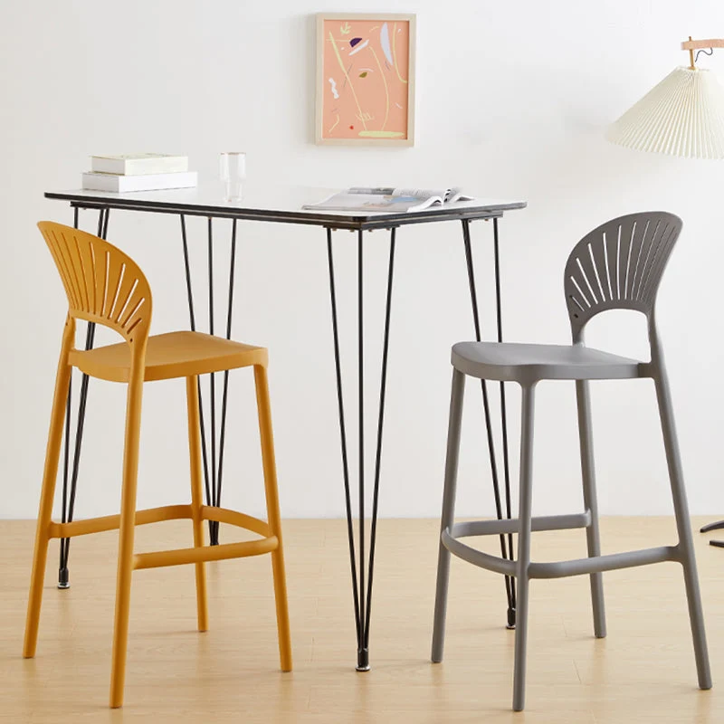 Sgabello impilabile Scandinavian Home Sgabello da bar plastica con finitura opaca Clearhalo