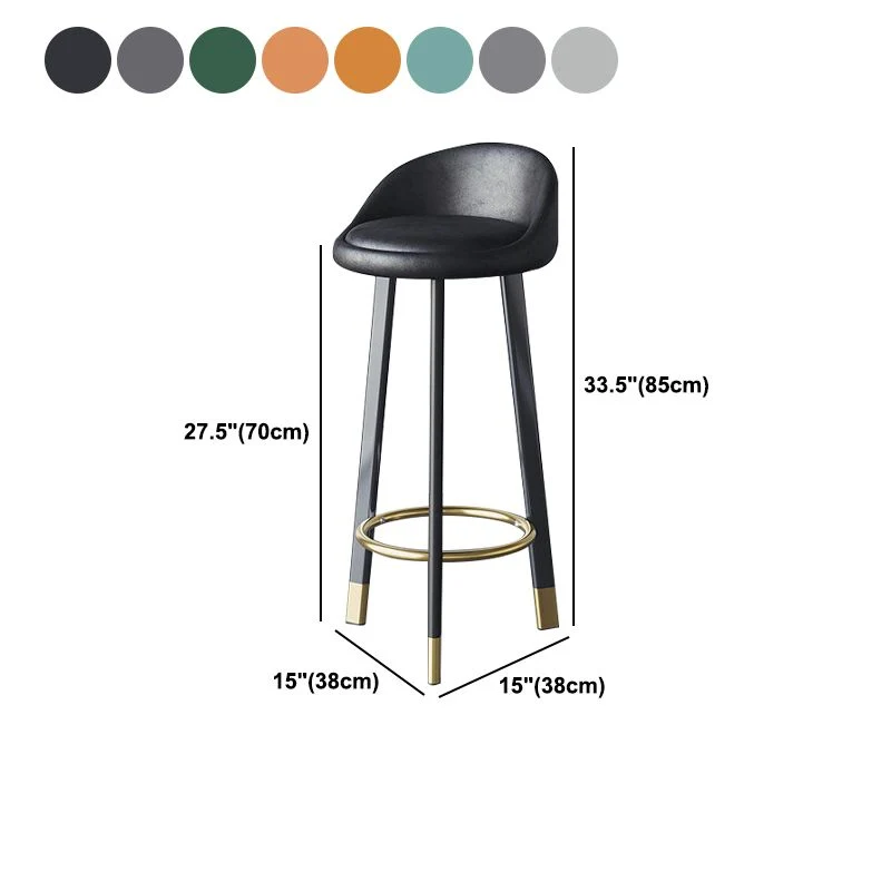 Sgabello poggiapiedi scandinavo per la casa Sgabelli da bar imbottiti con finitura opaca Clearhalo