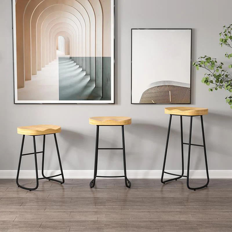 Sgabello da ristorante moderno con poggiapiedi legno massello naturale Clearhalo
