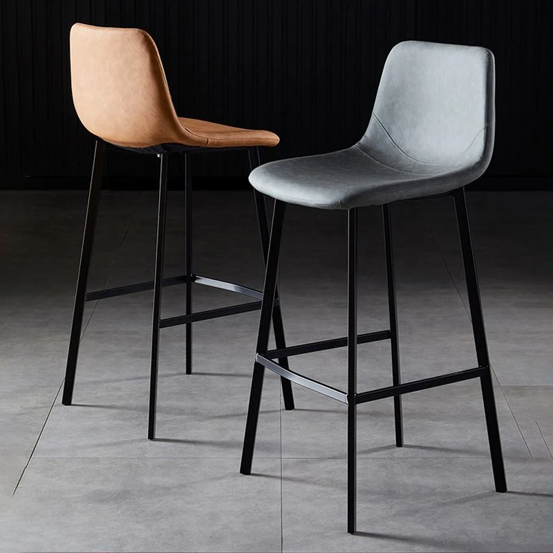 Sgabello da ristorante scandinavo pelle con poggiapiedi e finitura opaca Clearhalo