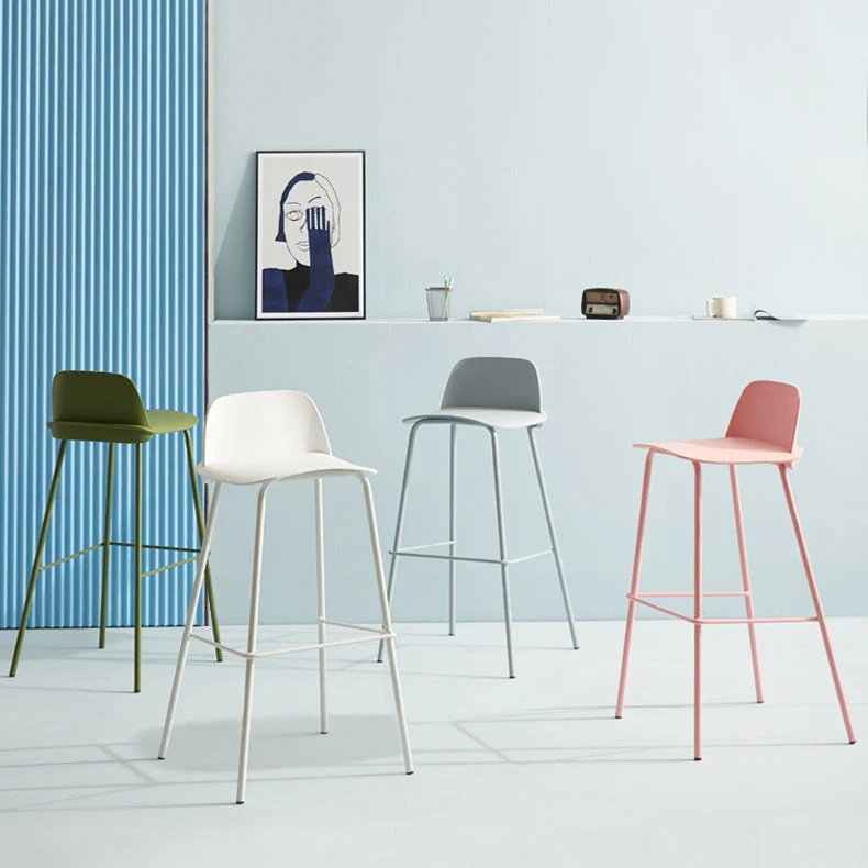 Sgabello da salotto scandinavo con schienale basso Sgabello da bar plastica con finitura opaca Clearhalo